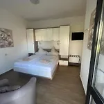 Amado Living - Homestay *